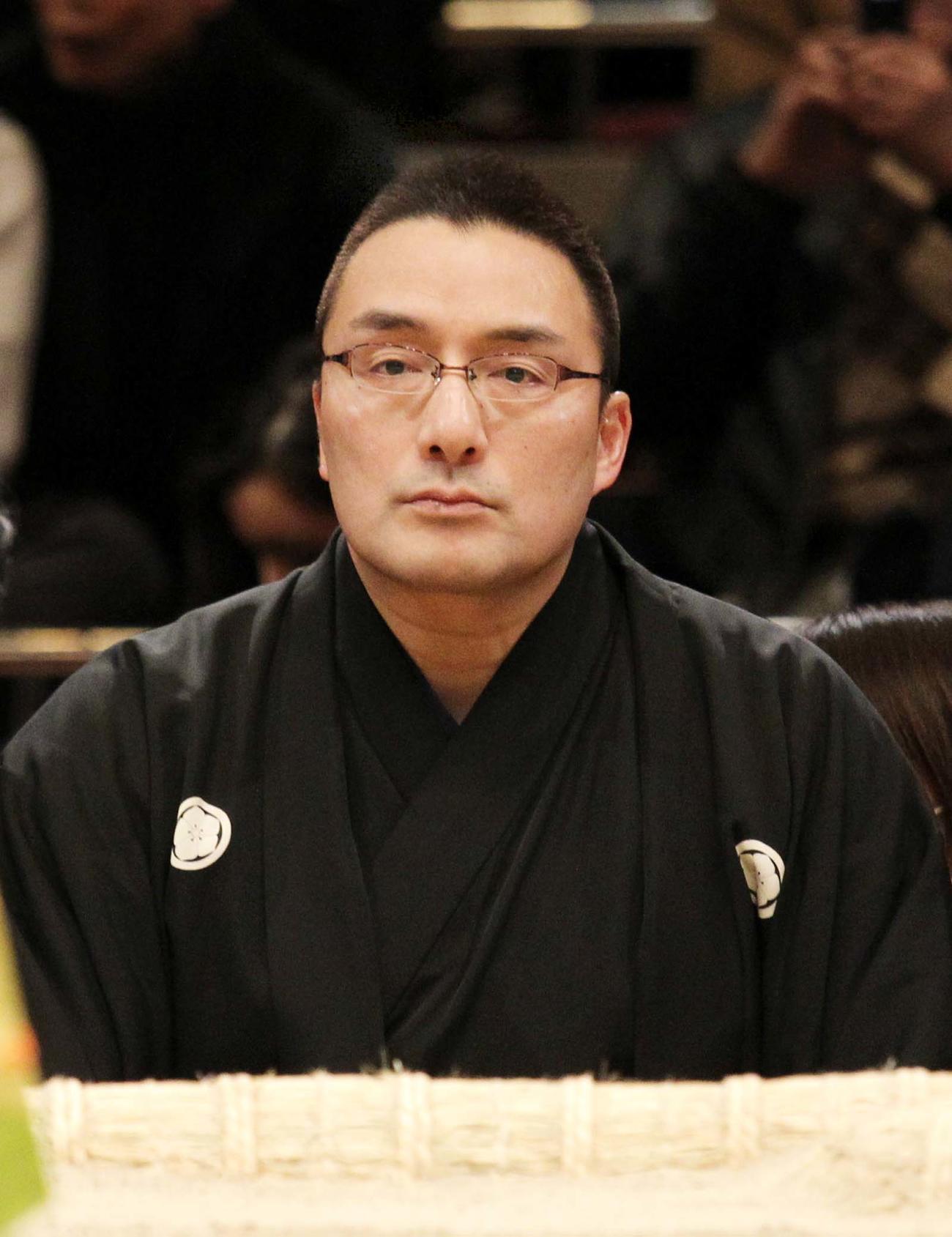 元関脇寺尾の錣山親方（10年2月）