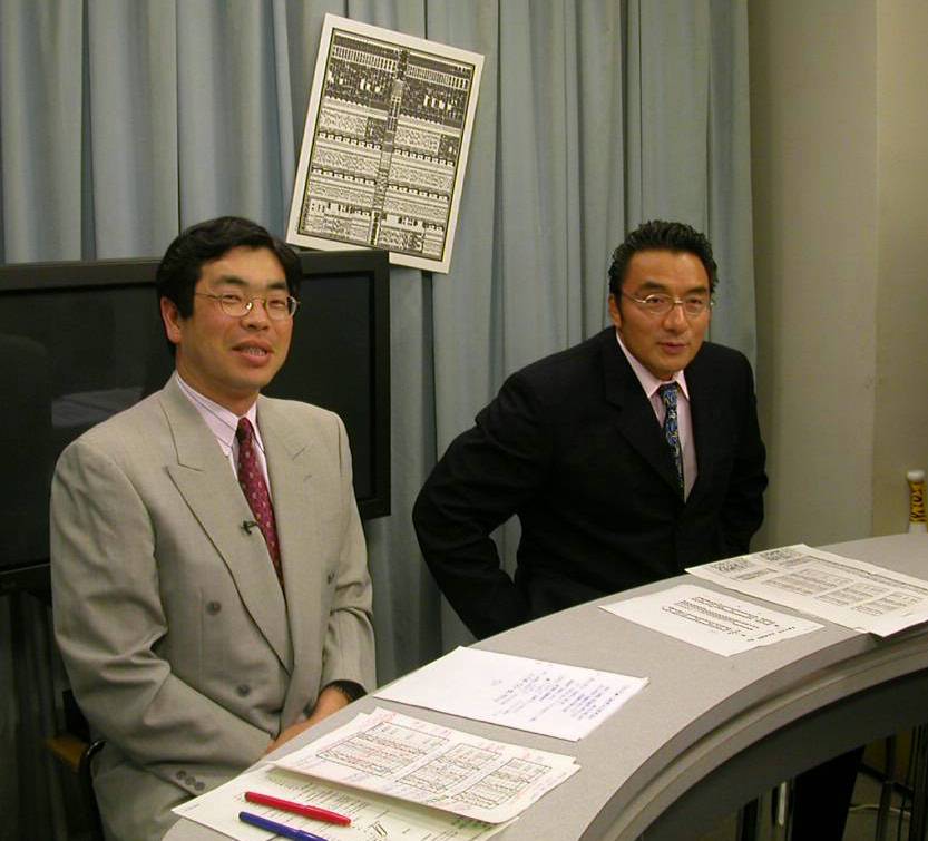 CS放送「スカイA」の「大相撲マガジン」初回収録　初収録に臨んだ錣山親方（元関脇寺尾・右）と松原アナウンサー（2004年6月撮影）