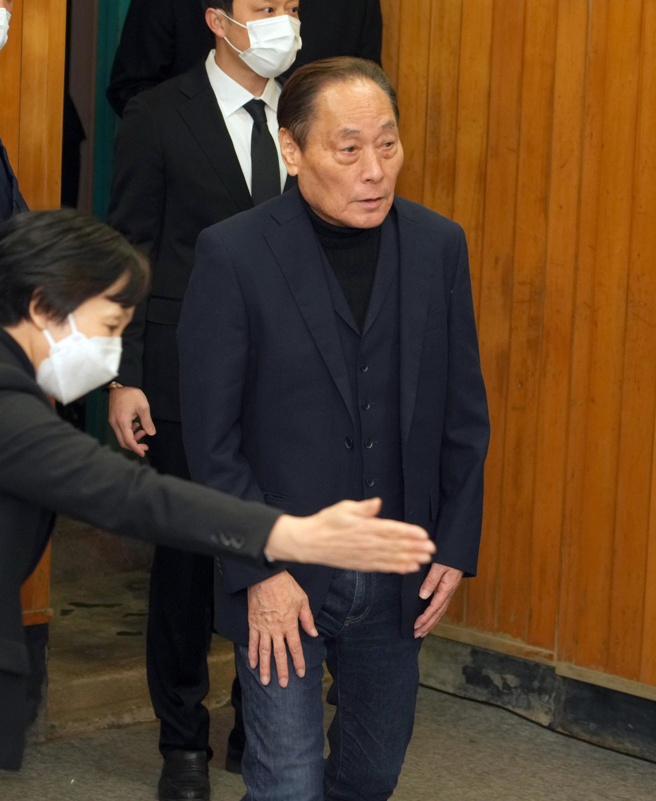 錣山親方通夜　弔問に訪れたヨネスケ（代表撮影）