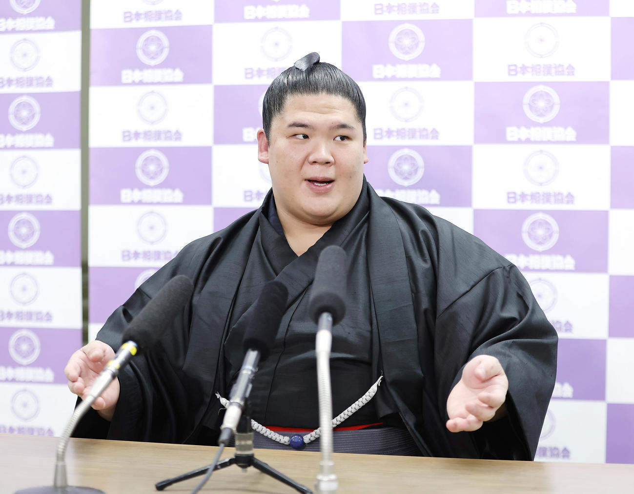 初場所の番付が発表され、会見に臨む宇良（撮影・足立雅史）