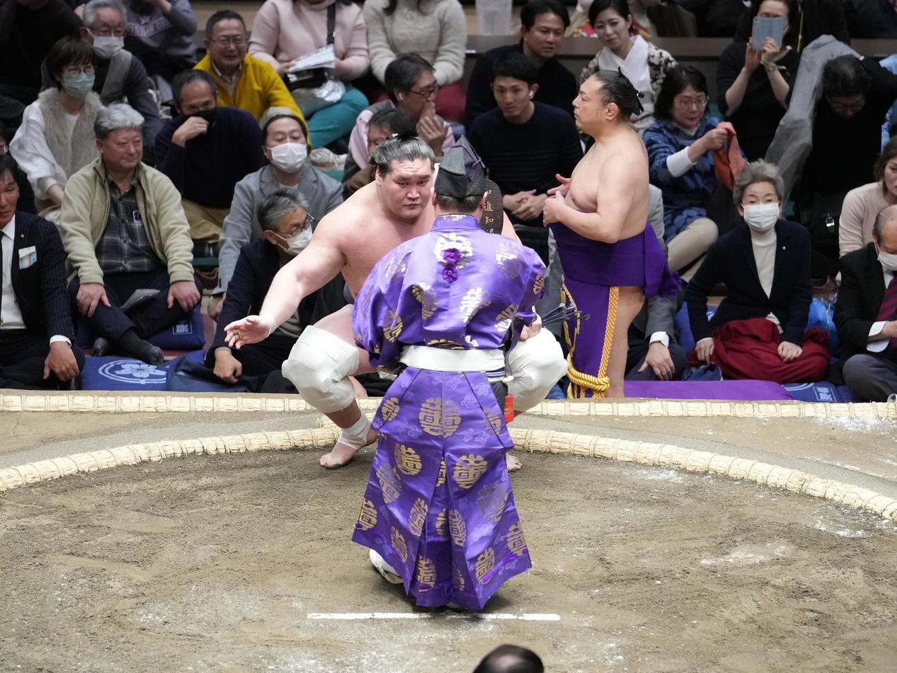 第38代木村庄之助、結びの一番など勤め上げ「照ノ富士関の圧力感じた」行司最高位9年ぶり復活 - 大相撲写真ニュース : 日刊スポーツ
