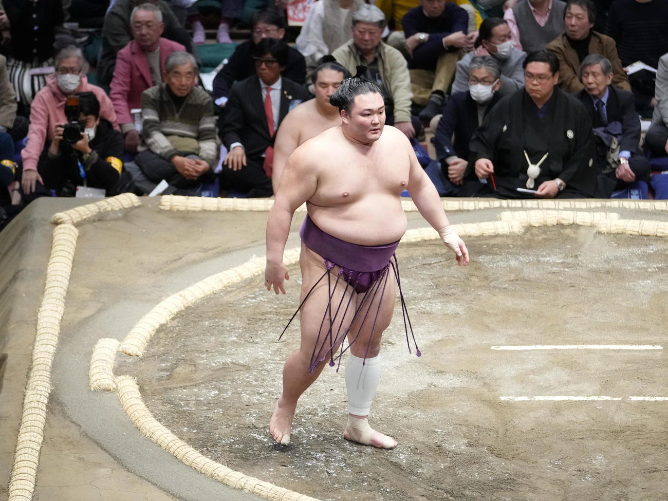 大相撲初場所初日　朝乃山は一山本を押し出しで破る（撮影・小沢裕）