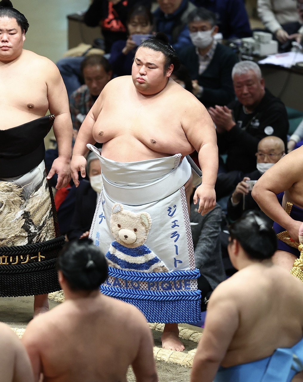 大相撲初場所初日の幕内土俵入りに臨む貴景勝（撮影・河田真司）