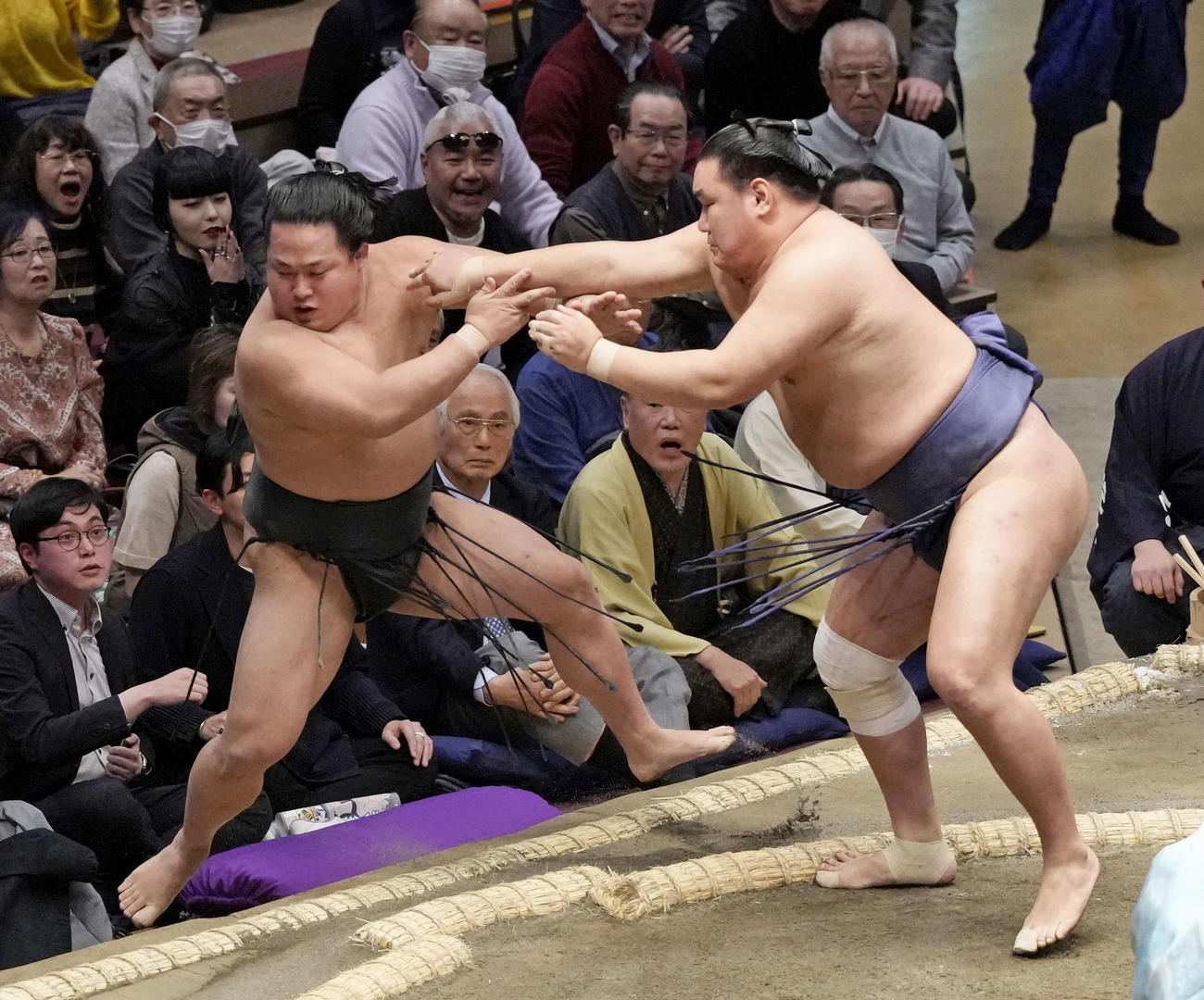 豊昇龍が押し出しで翠富士を下す（共同）