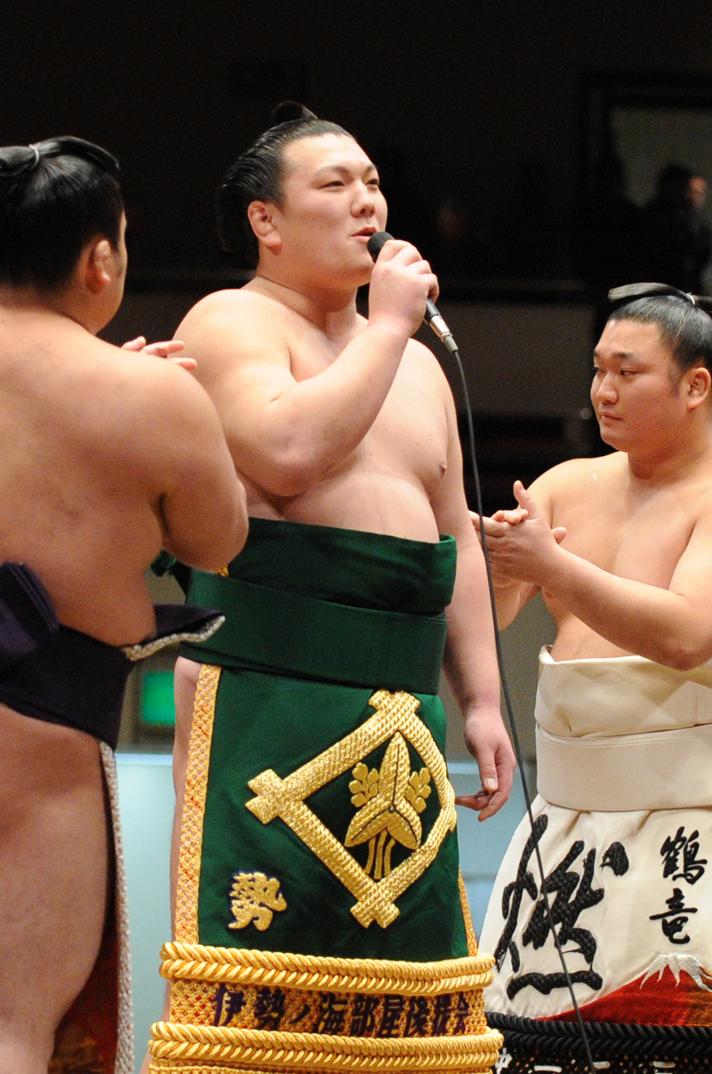 土佐ノ海の引退相撲で相撲甚句を披露する勢（2012年2月撮影）