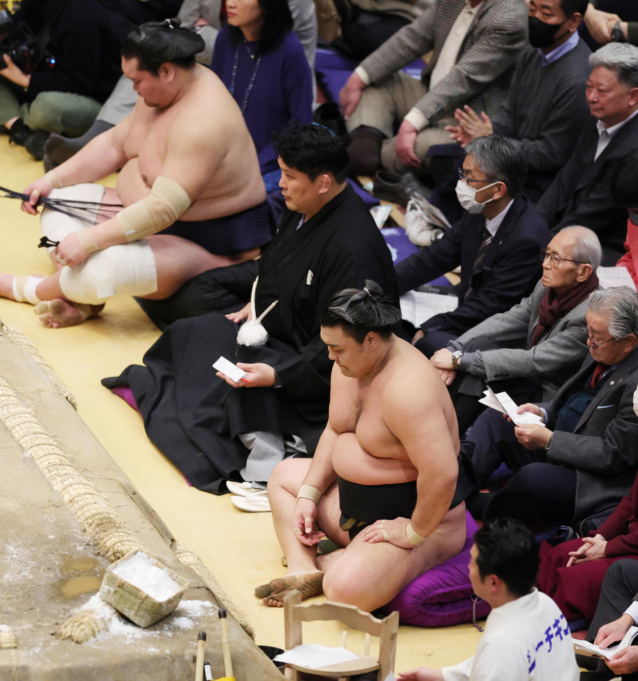 翔猿に敗れた霧島（撮影・野上伸悟）