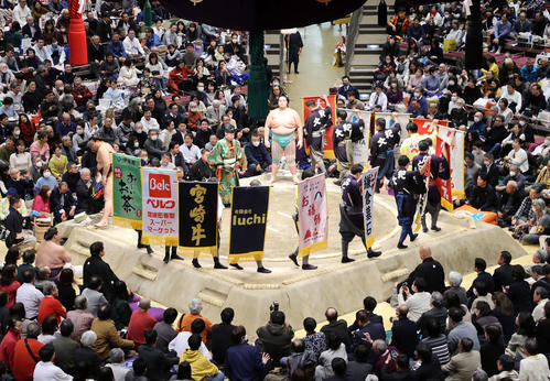 若乃花の目】霧島なぜ相手見るような立ち合いをしたのか 地位上がっ