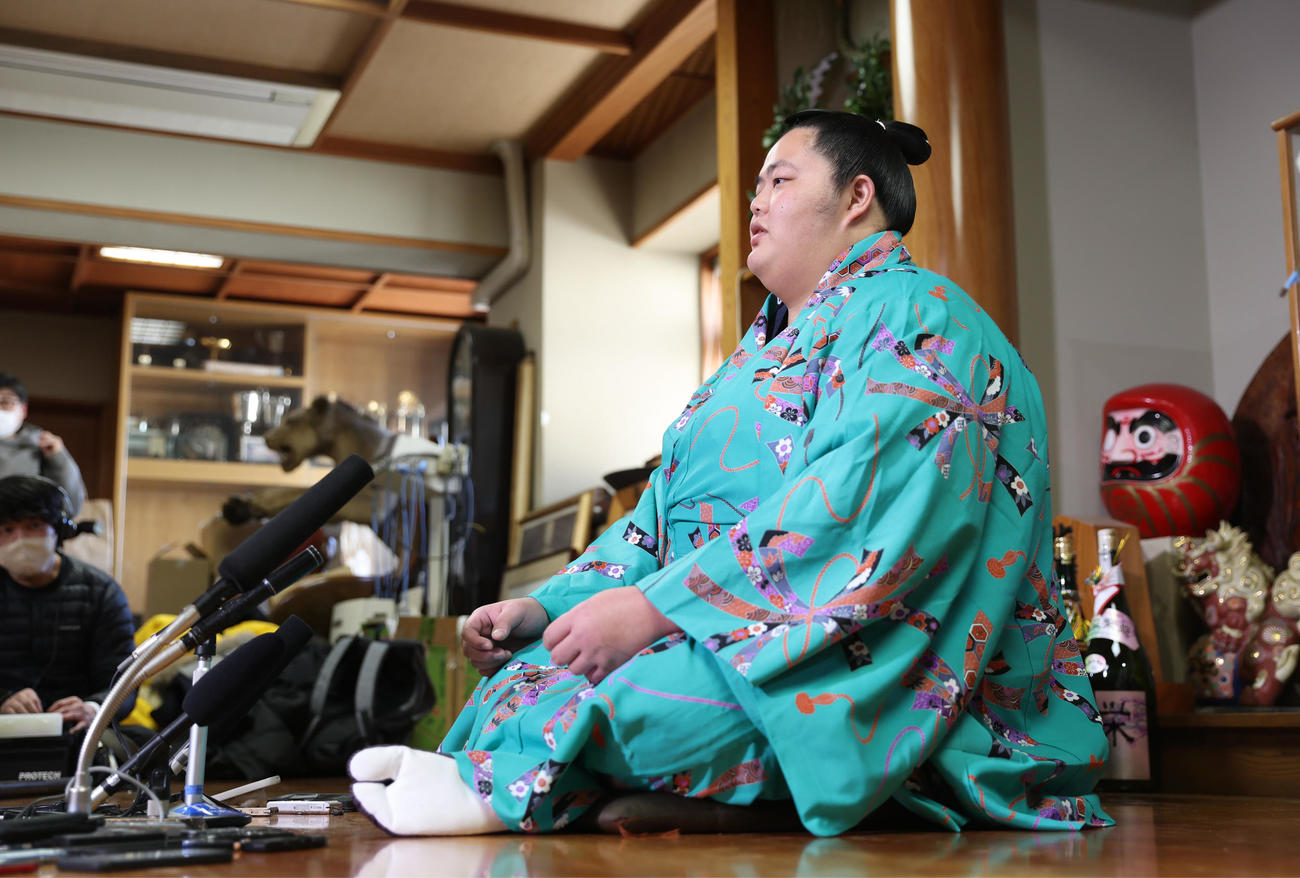 大相撲初場所千秋楽から一夜明け、記者会見する琴ノ若（代表撮影）