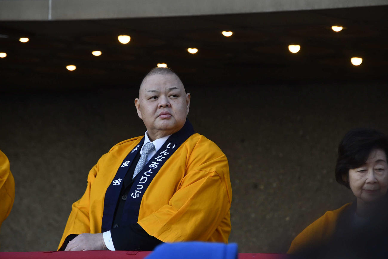 東京・霊友会釈迦（しゃか）殿での節分会に参加した田子ノ浦親方（撮影・平山連）