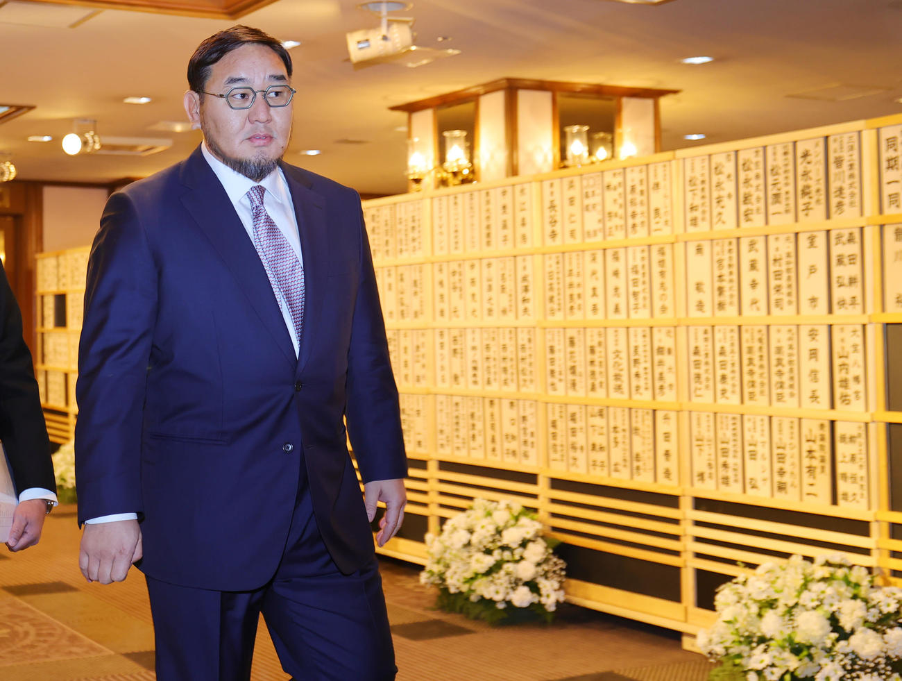 元大関朝潮太郎さん（先代高砂親方）お別れの会に参列した元朝青龍（撮影・野上伸悟）