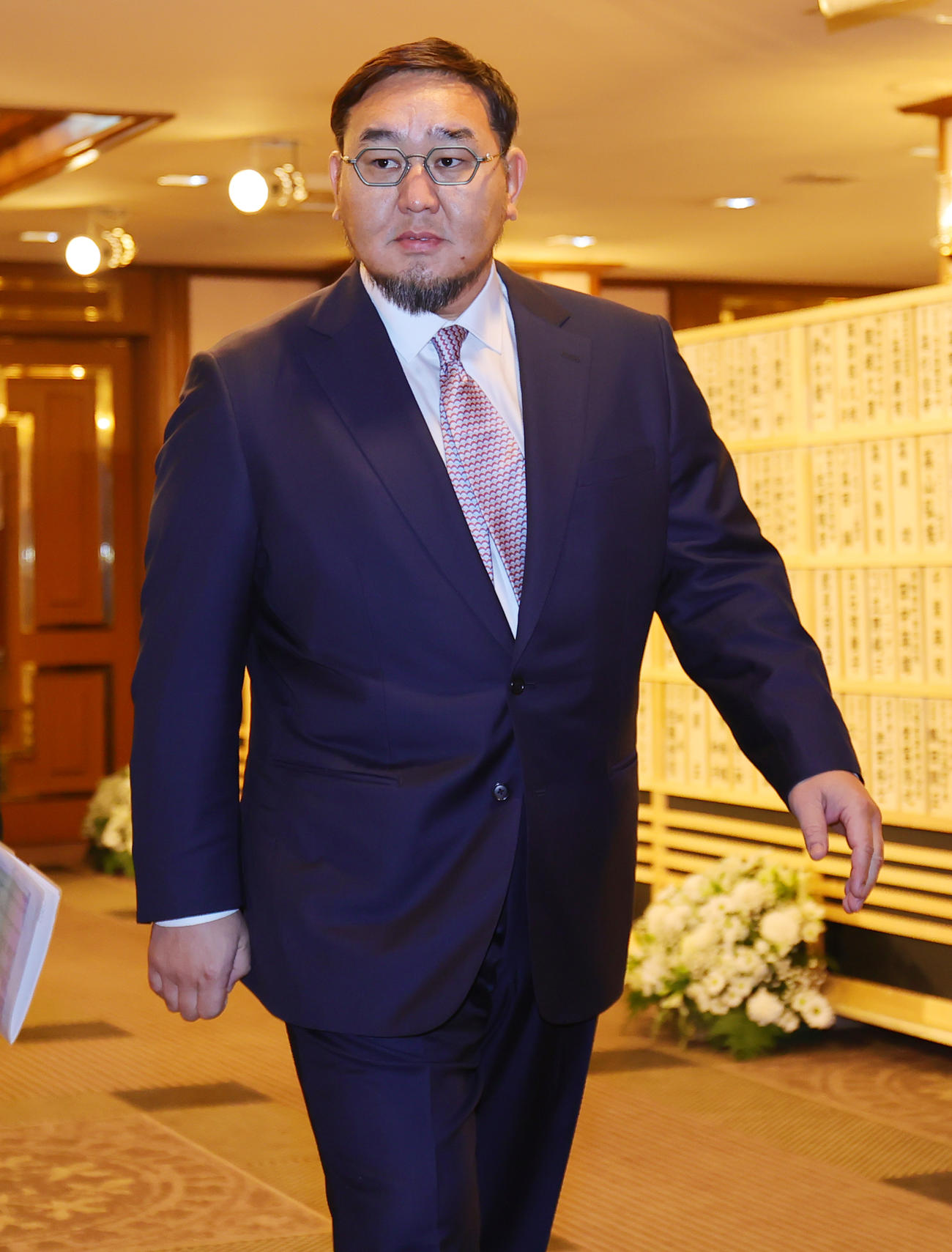 元大関朝潮太郎さん（先代高砂親方）お別れの会に参列した元朝青龍（撮影・野上伸悟）