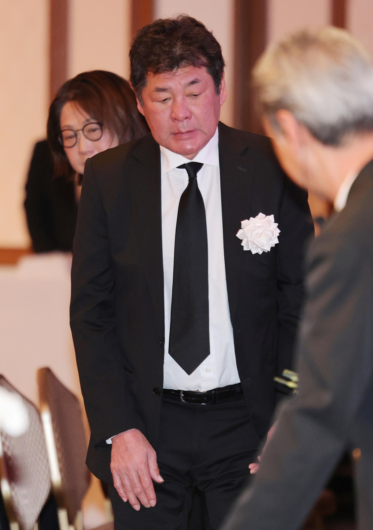 先代高砂親方（元大関朝潮）の長岡末弘さんのお別れの会に参列した赤井英和（撮影・野上伸悟）