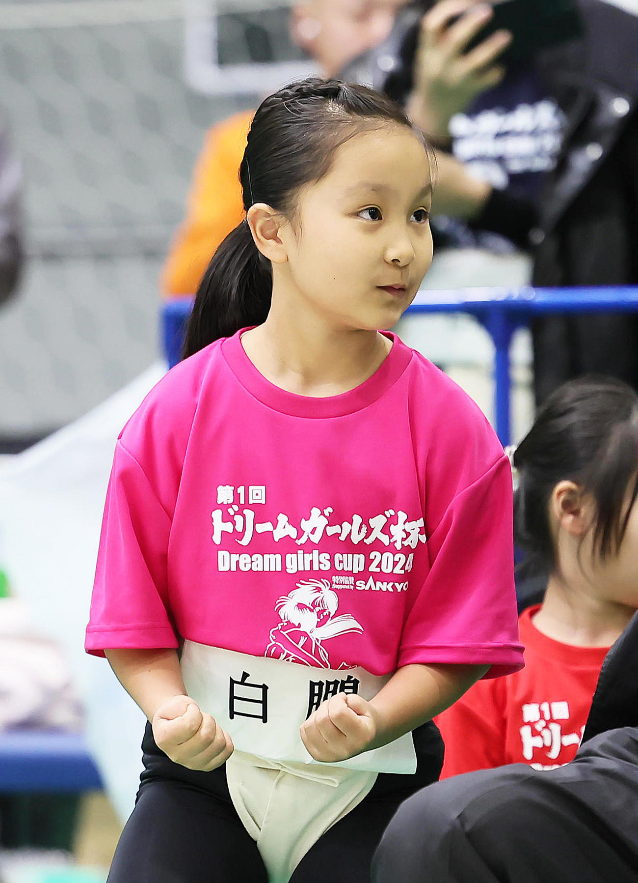決勝トーナメント進出を決め、ガッツポーズする白鵬真結羽さん（撮影・足立雅史）