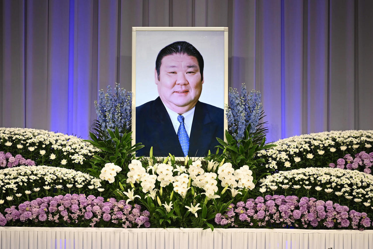 元大関朝潮太郎さんお別れの会で設けられた祭壇（撮影・滝沢美穂子）