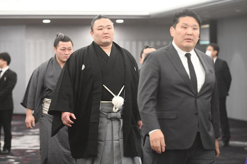 お取置中⭕️⭕️【貴重】柚木沙弥郎　麻 のれん　相撲⭕️⭕️ 先代高砂親方お別れの会が大阪でも開催 参列した朝乃山「良い結果で