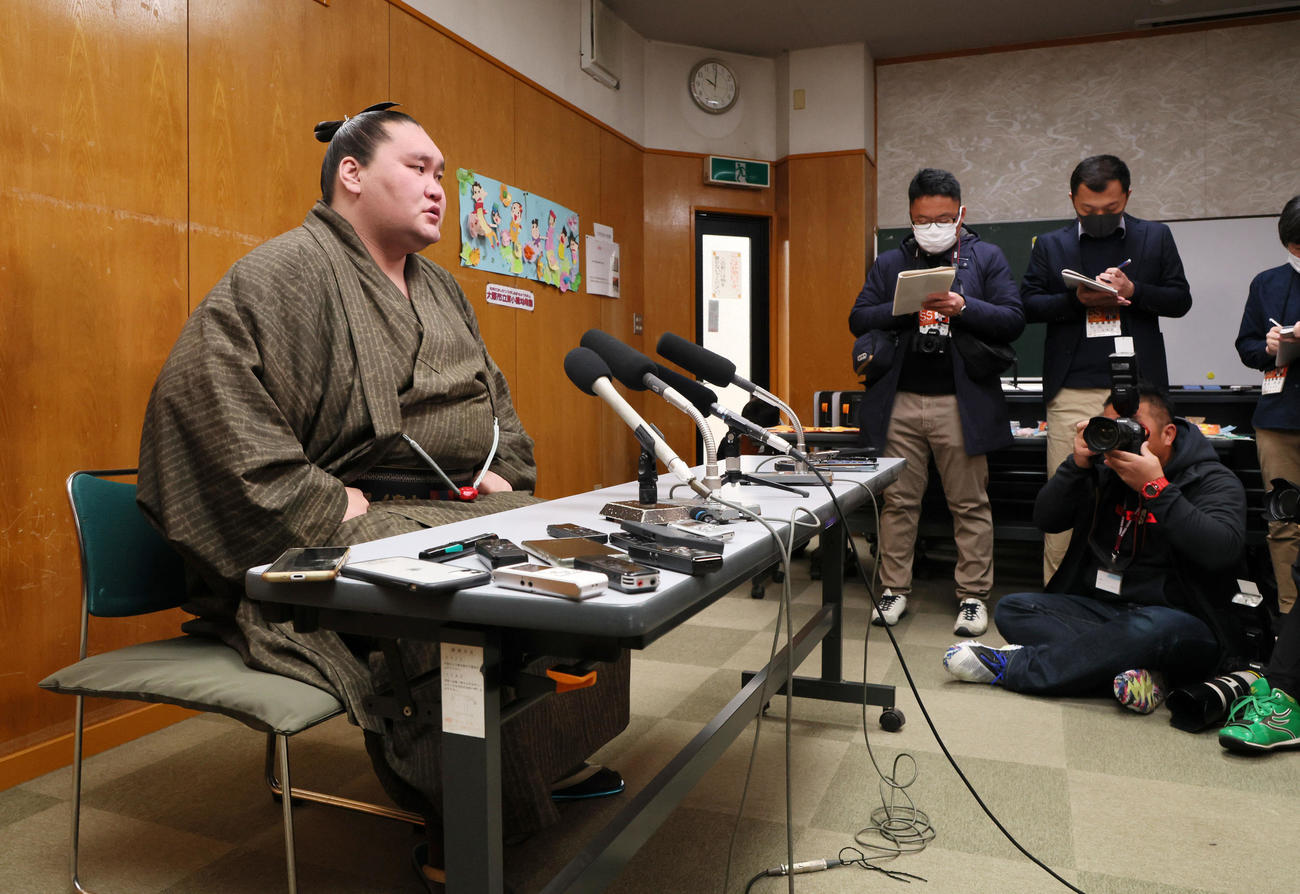 会見で春場所へ向け抱負を語った照ノ富士（撮影・加藤哉）