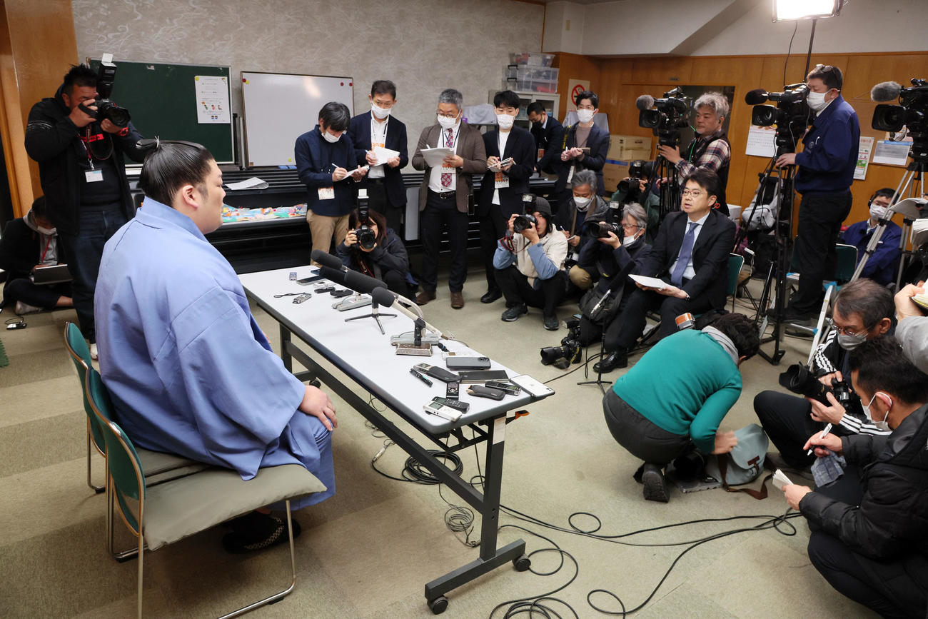 新入幕を果たし番付発表会見を行う尊富士（撮影・加藤哉）