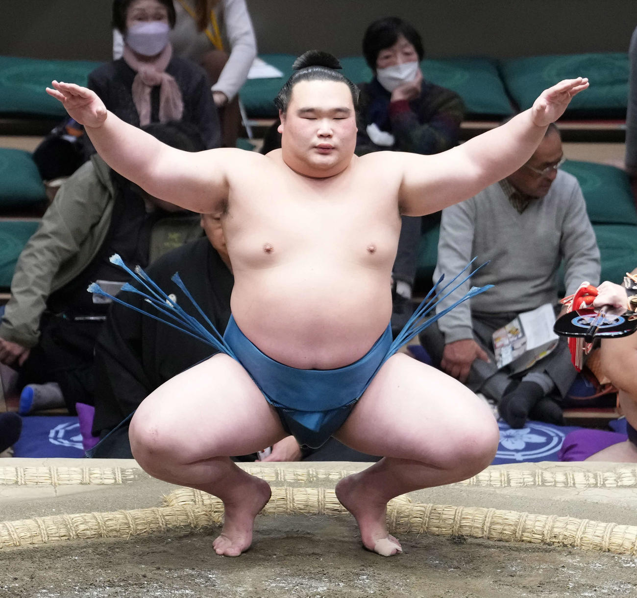 塵手水（ちりちょうず）を切る白熊（2024年1月撮影）