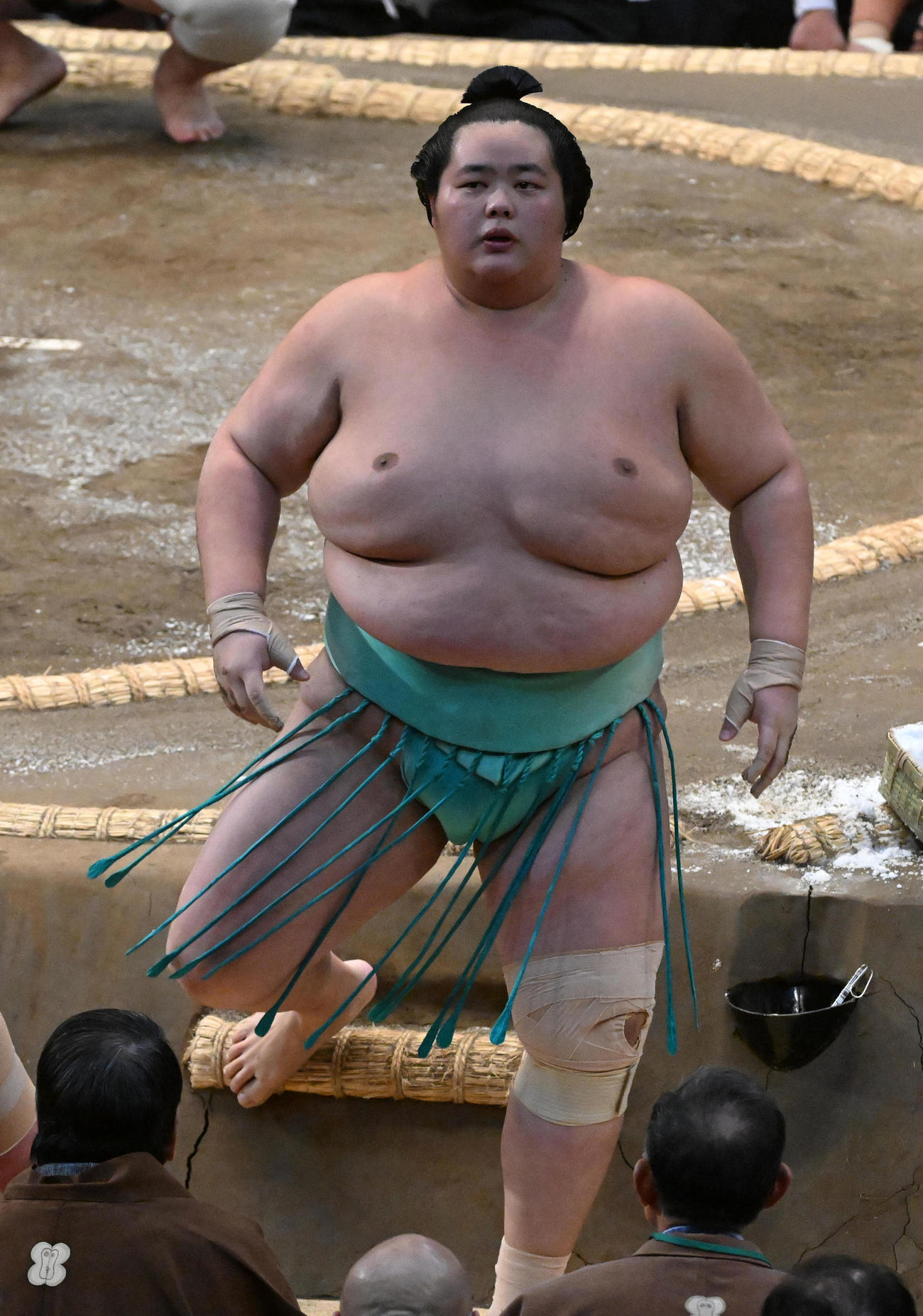 宇良に敗れ引き揚げる琴ノ若（撮影・前岡正明）