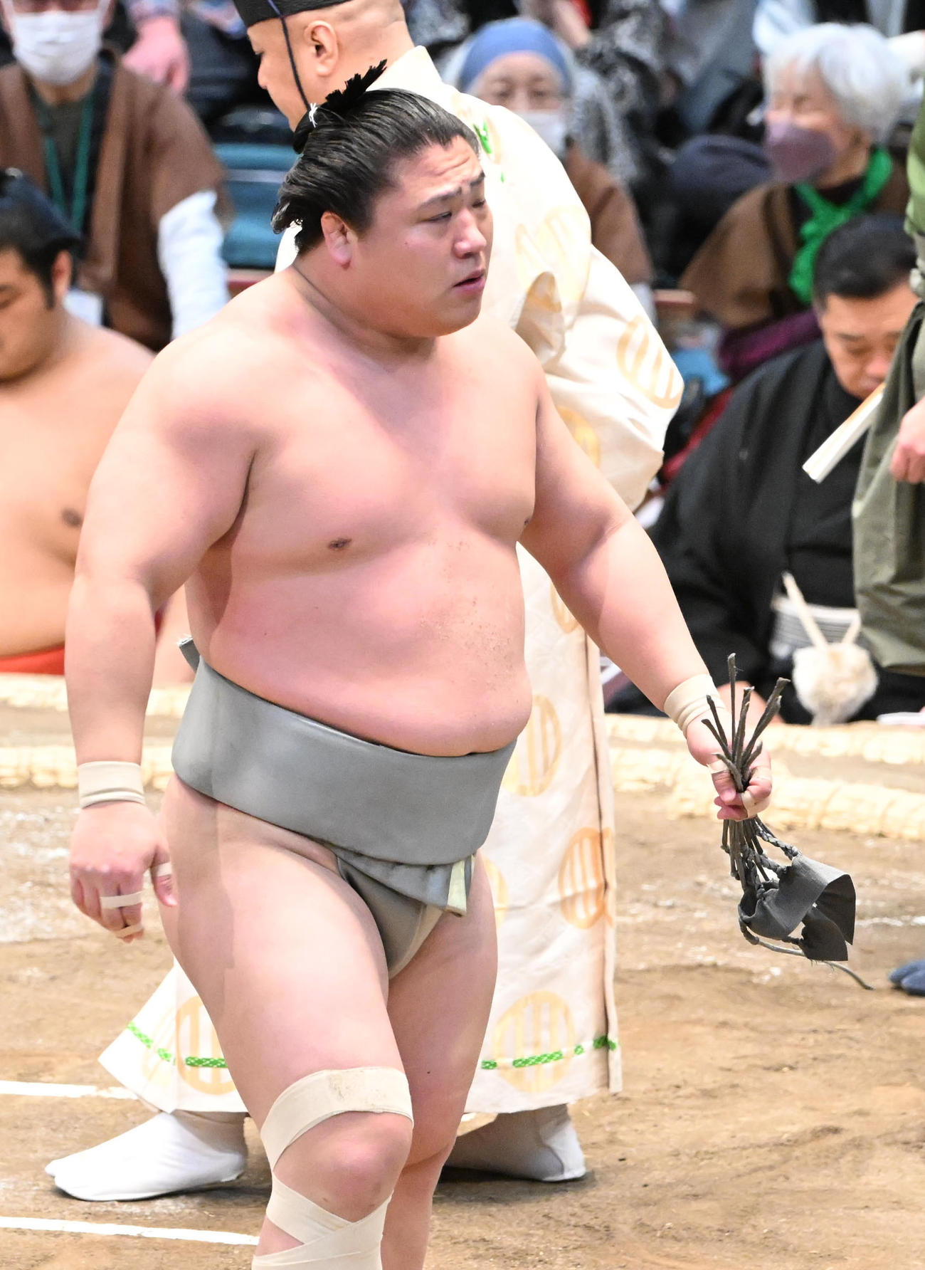 伯桜鵬をすくい投げで破った若隆景（撮影・和賀正仁）