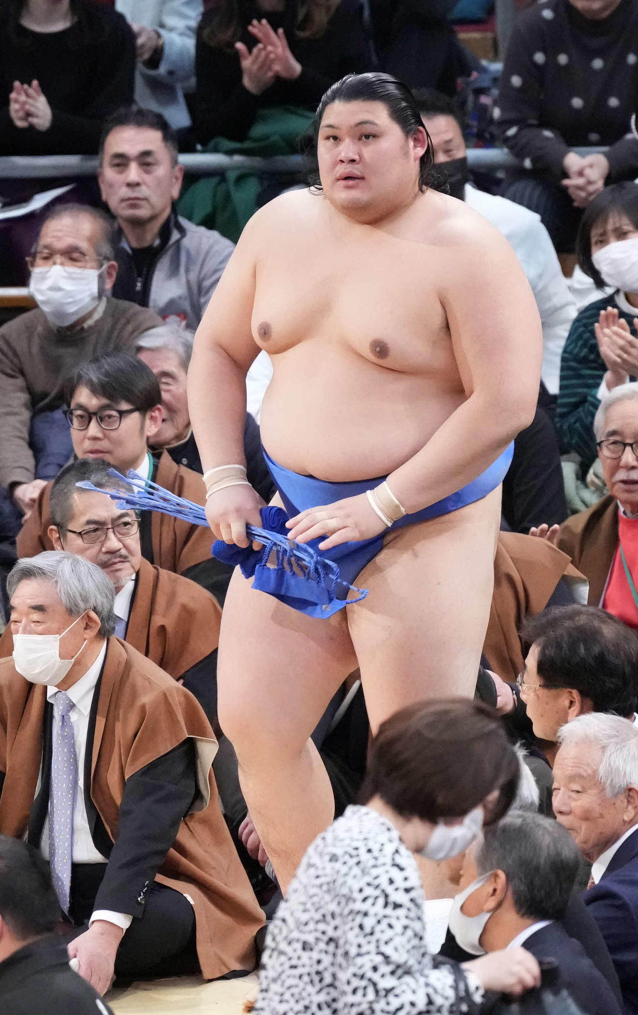 3敗目を喫し花道を引き揚げる大の里（撮影・小沢裕）