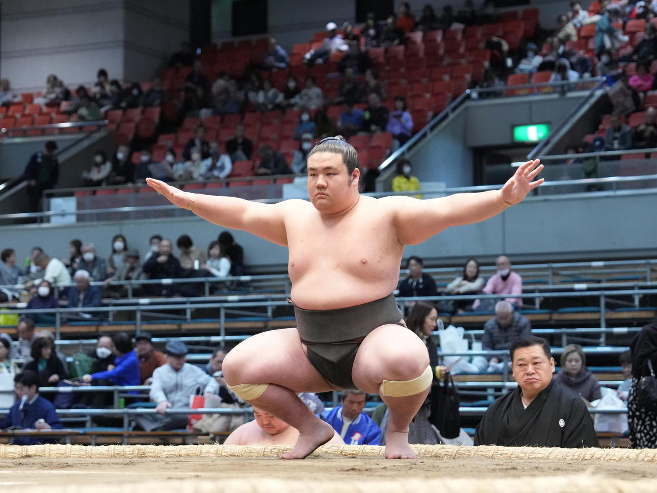 大相撲春場所13日目、三段目優勝を決めた長村（撮影・小沢裕）