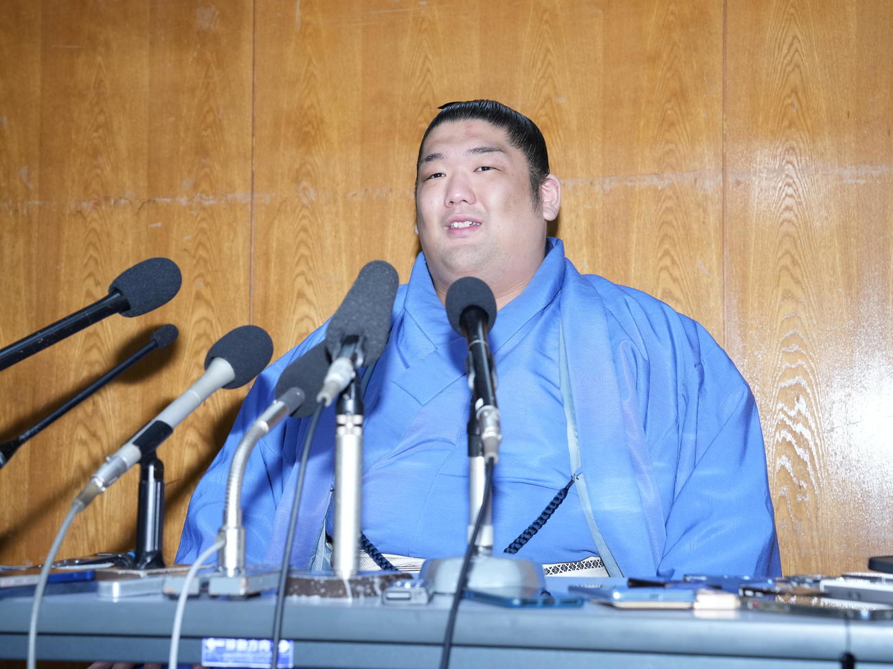 優勝一夜明け会見に臨む尊富士（撮影・小沢裕）