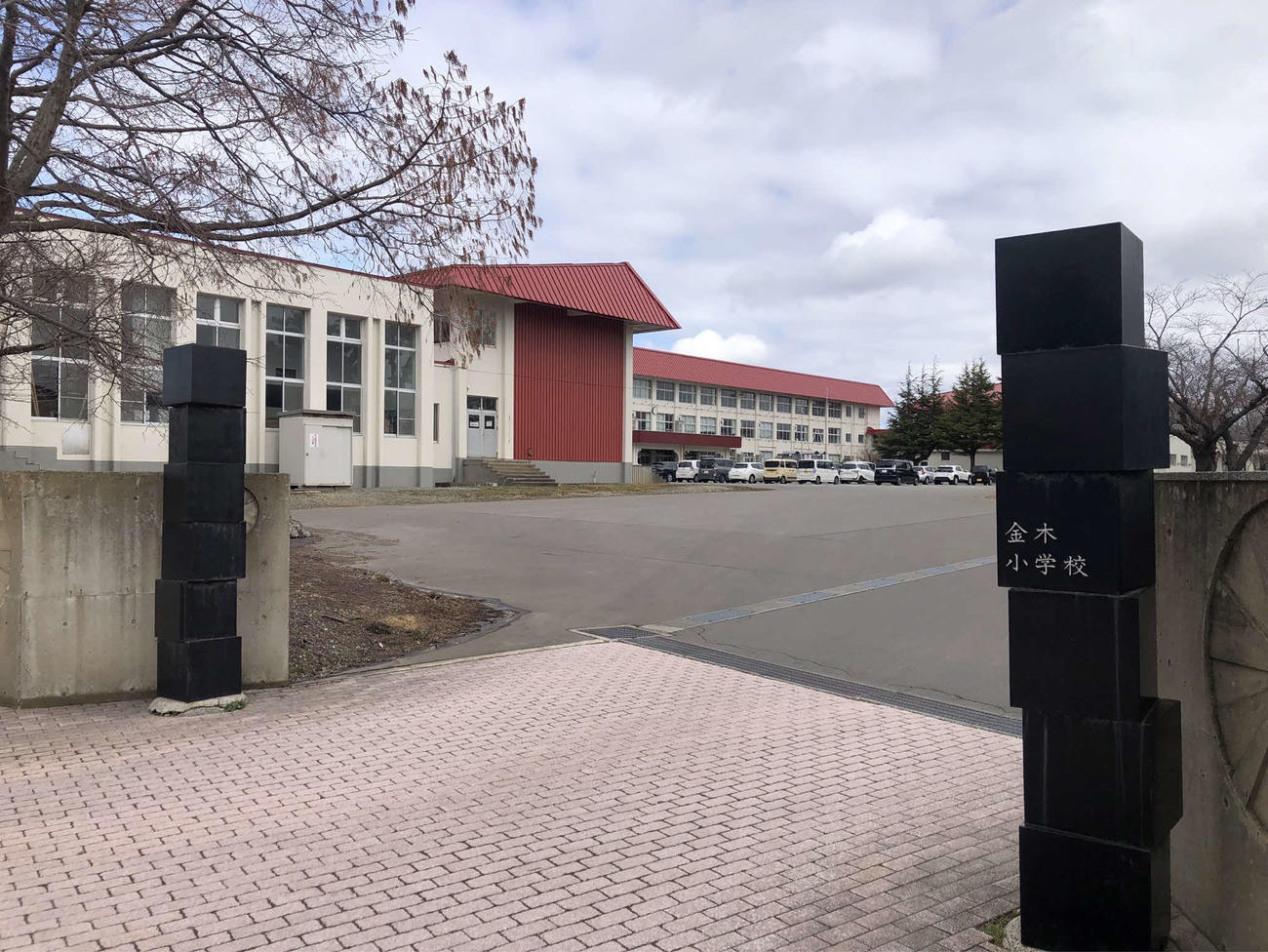 尊富士が通った青森・五所川原市の金木小学校（撮影・平山連）