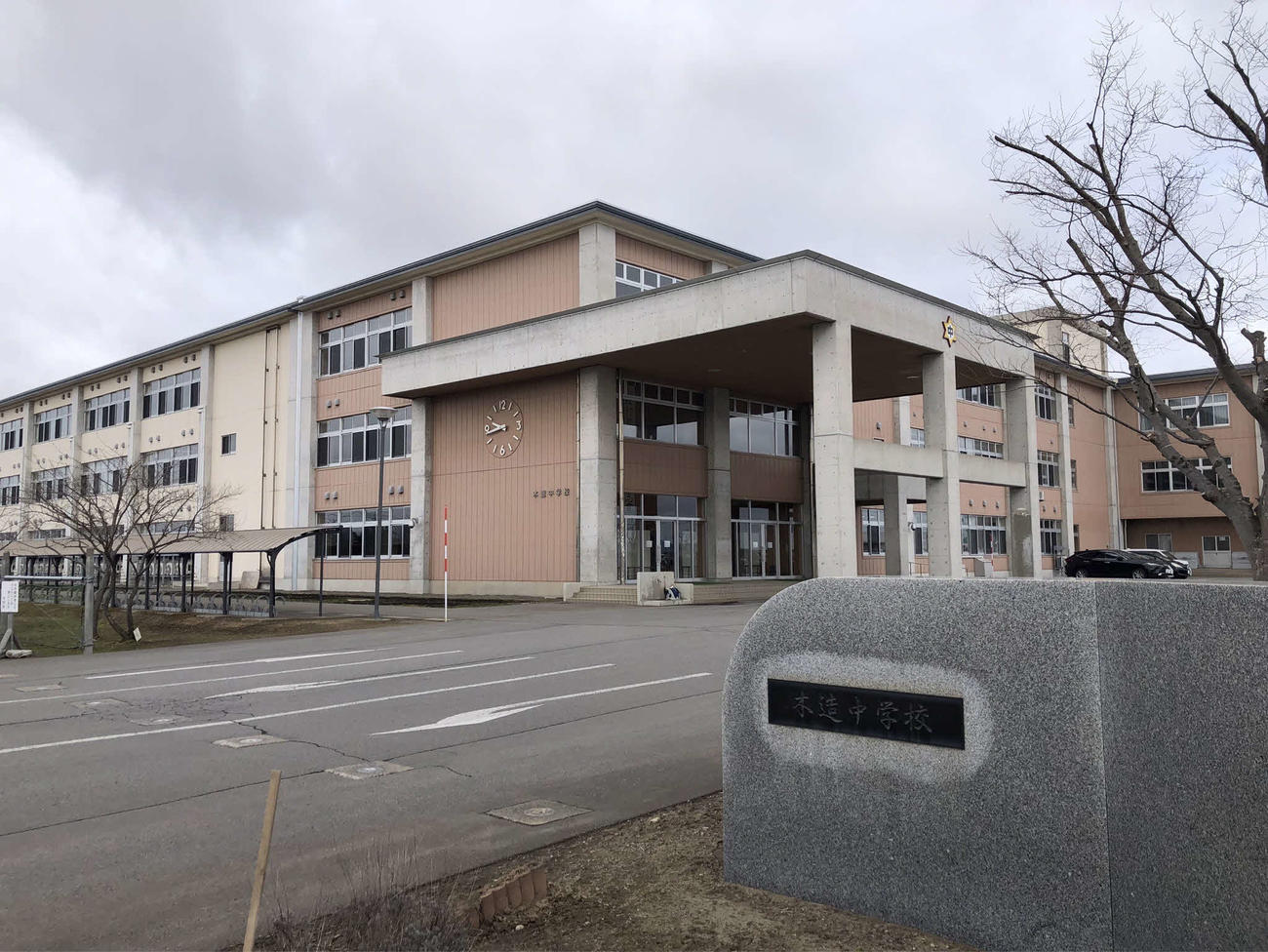 尊富士が通ったつがる市の木造中学校（撮影・平山連）