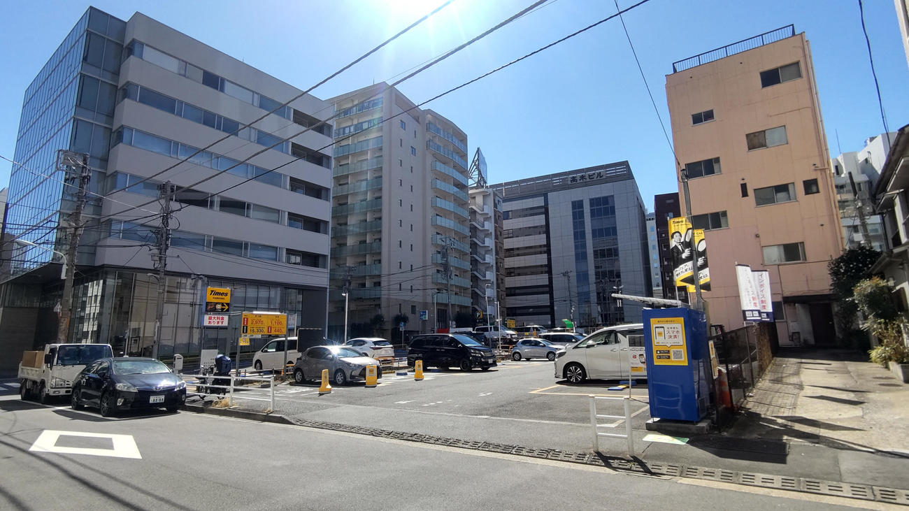 新たな宮城野部屋を建設予定で、昨年12月に宮城野親方が取得した東京・日本橋の土地。現在は駐車場として利用されている