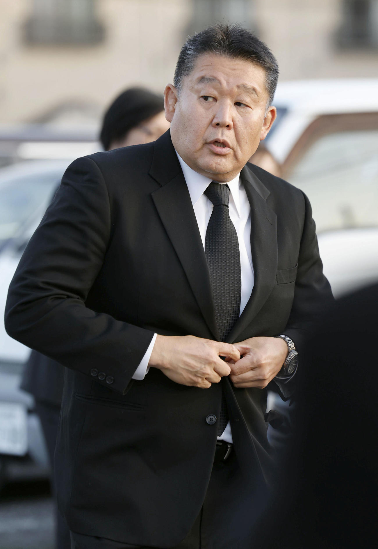 大相撲の元横綱曙さんの葬儀に訪れた花田虎上さん（共同）