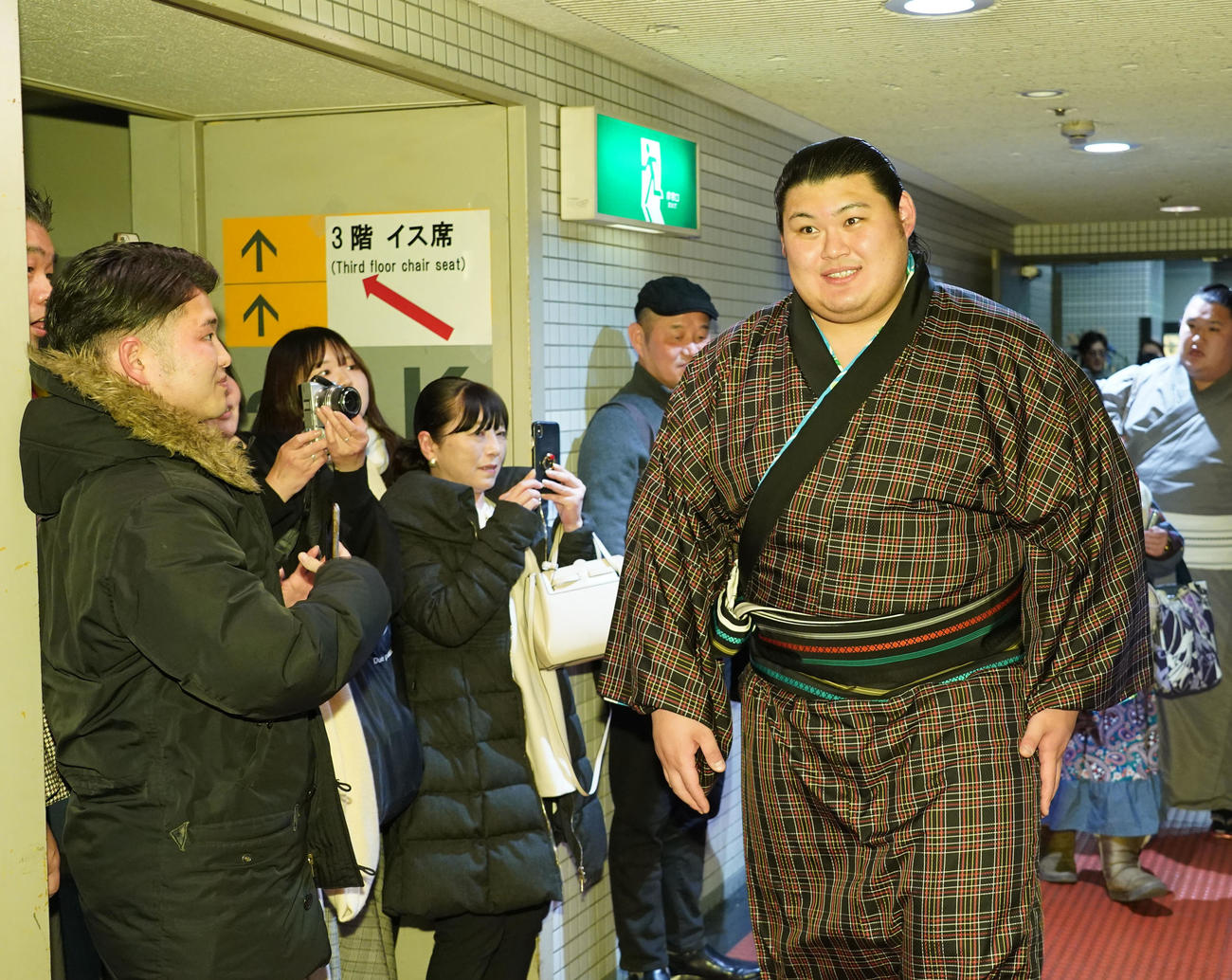 ファンに見送られながら引き揚げる大の里（2024年3月20日撮影）