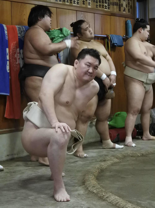 元白鵬の宮城野親方「相撲が好きですから」部屋付き親方としてまわし姿