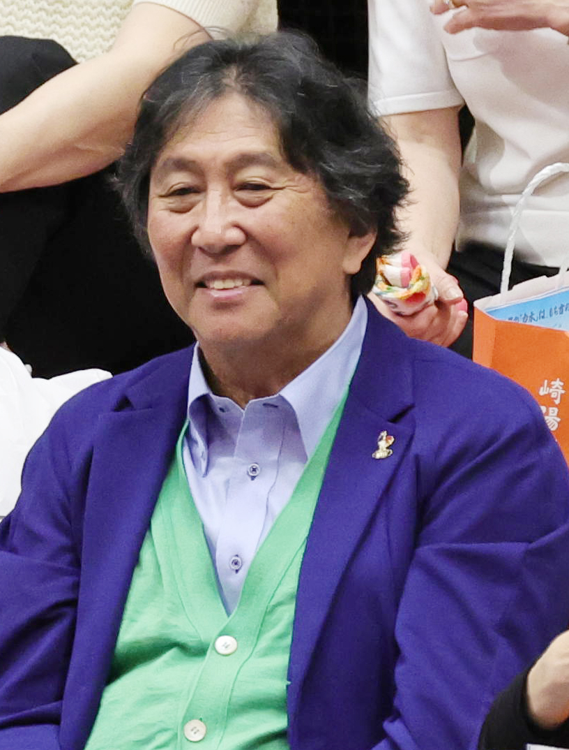 観戦するラグビー元日本代表の松尾雄治氏（撮影・野上伸悟）