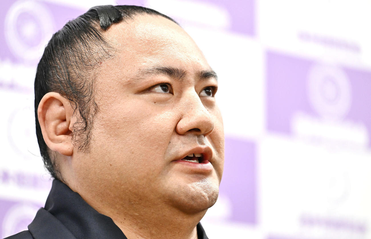 引退会見で思い出を語る琴恵光（撮影・滝沢徹郎）