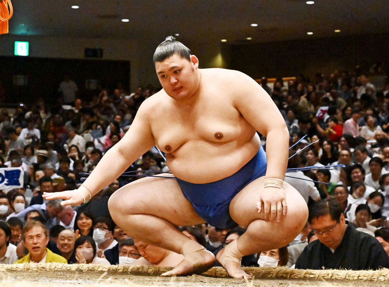 大の里は大栄翔を破り勝ち名乗りを受ける（撮影・滝沢徹郎）