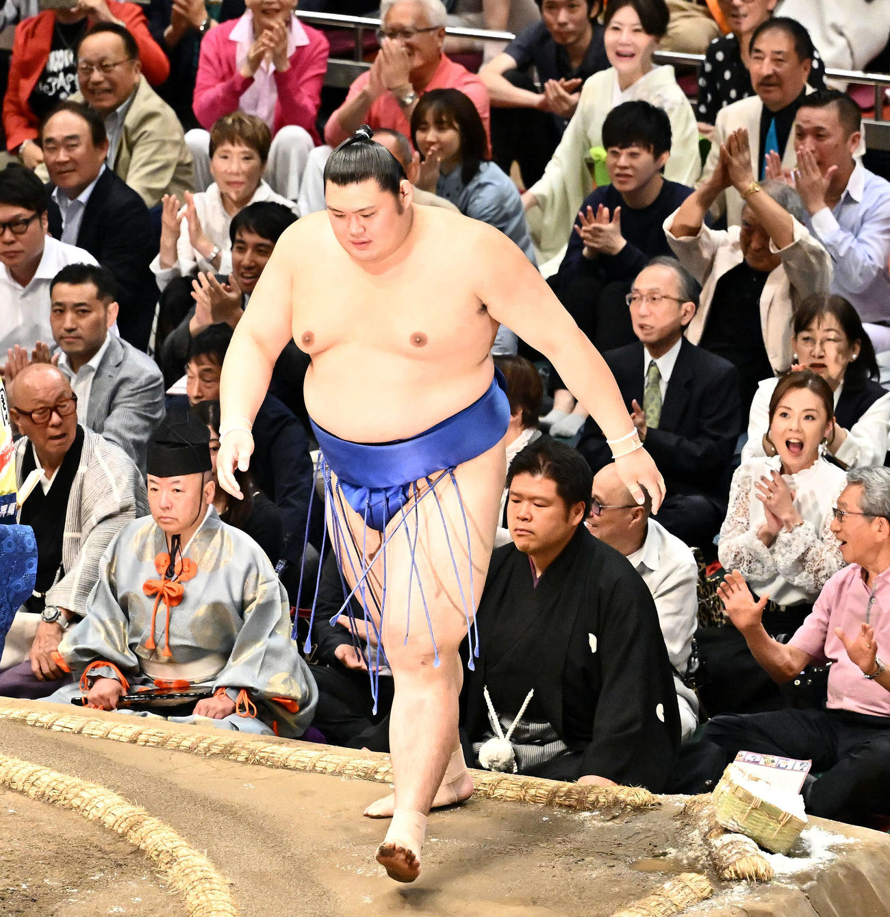 平戸海に敗れた大の里（撮影・滝沢徹郎）