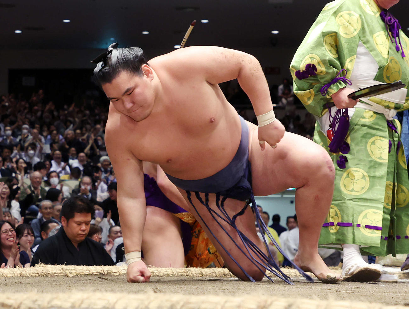 高安にすくい投げで敗れた豊昇龍（撮影・鈴木正人）