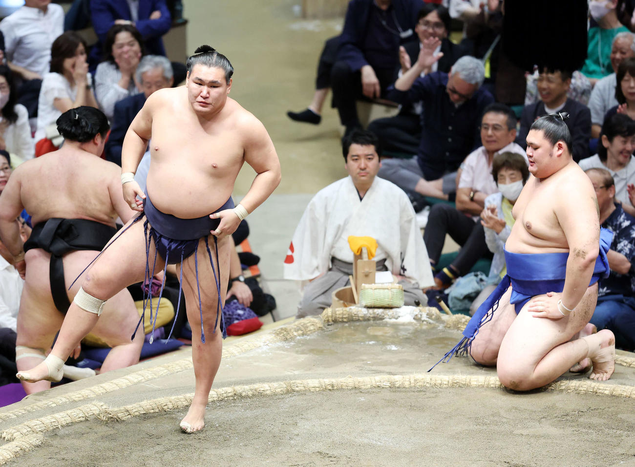 大の里（右）を下手投げで破った豊昇龍（撮影・鈴木正人）