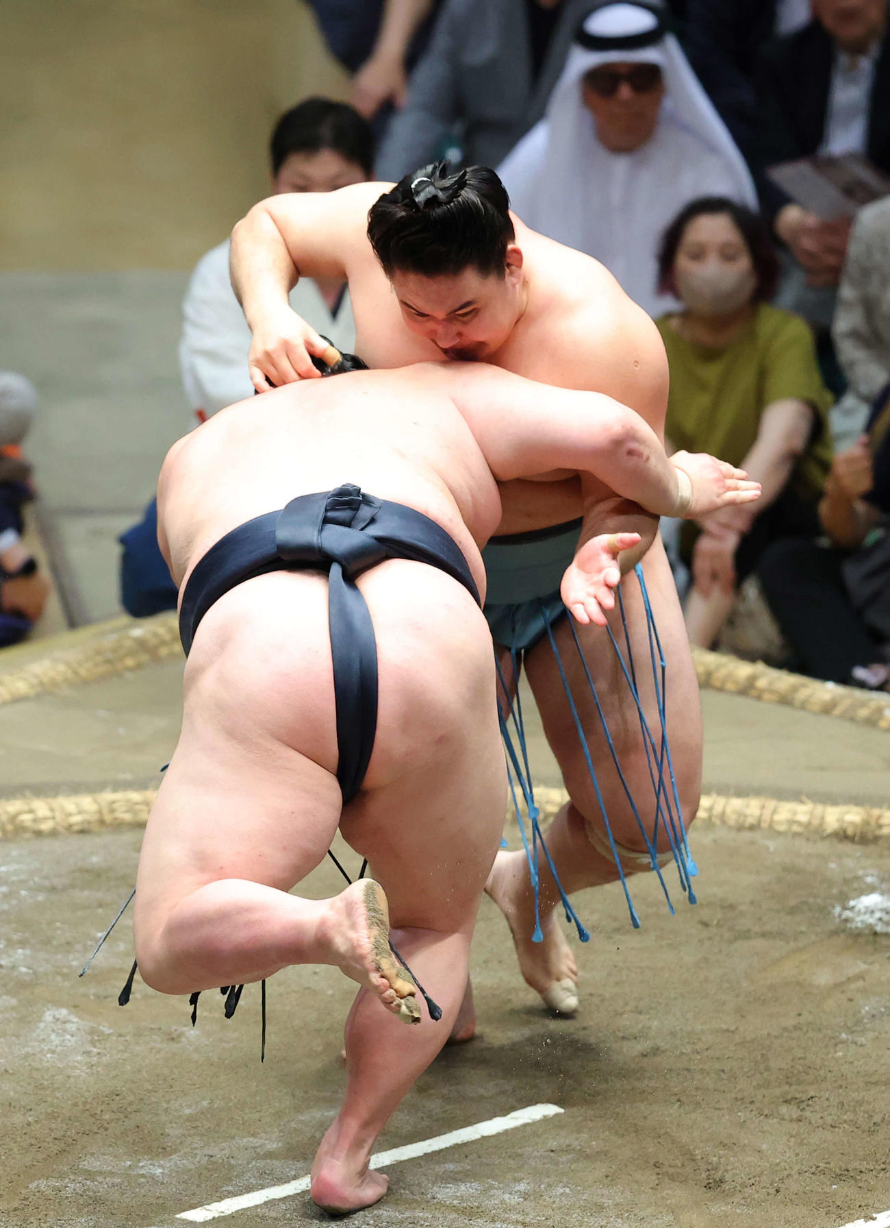 正代（手前）を攻める欧勝馬（撮影・河田真司）