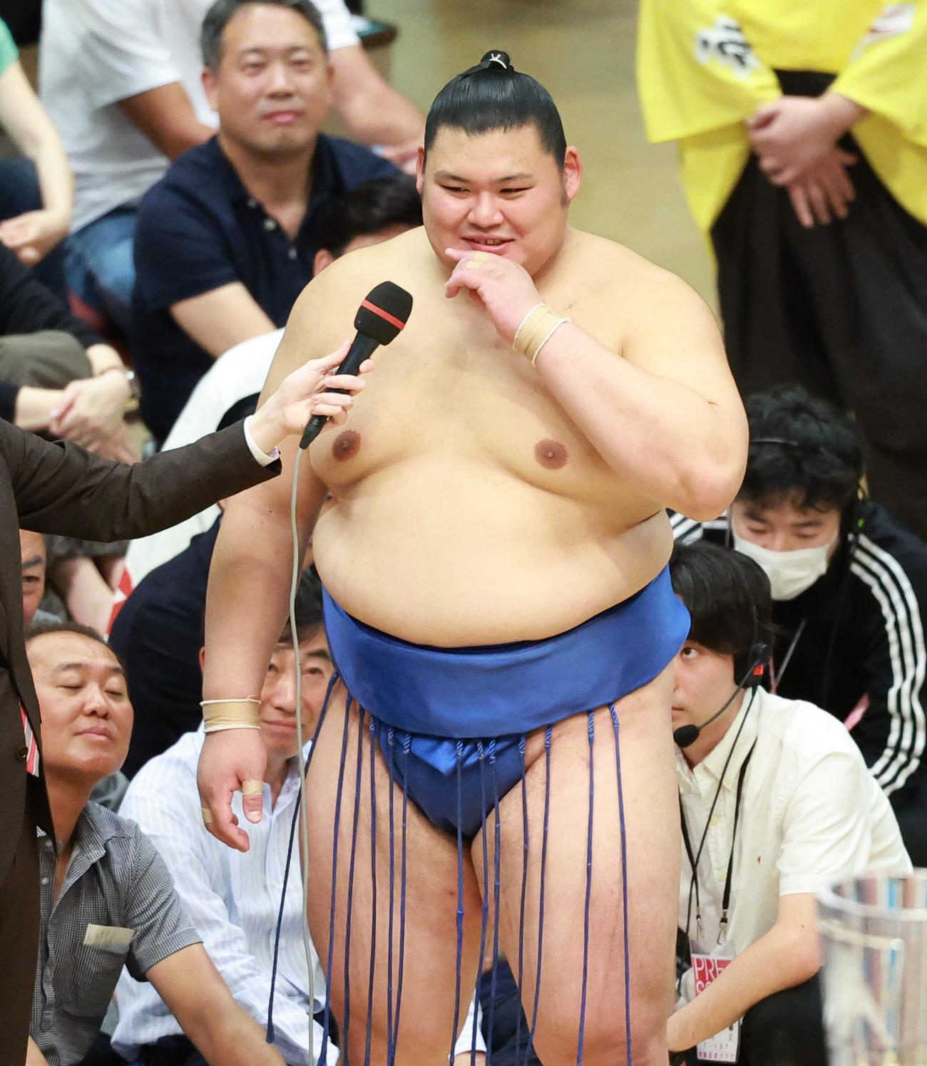 優勝インタビューを受ける大の里（撮影・中島郁夫）