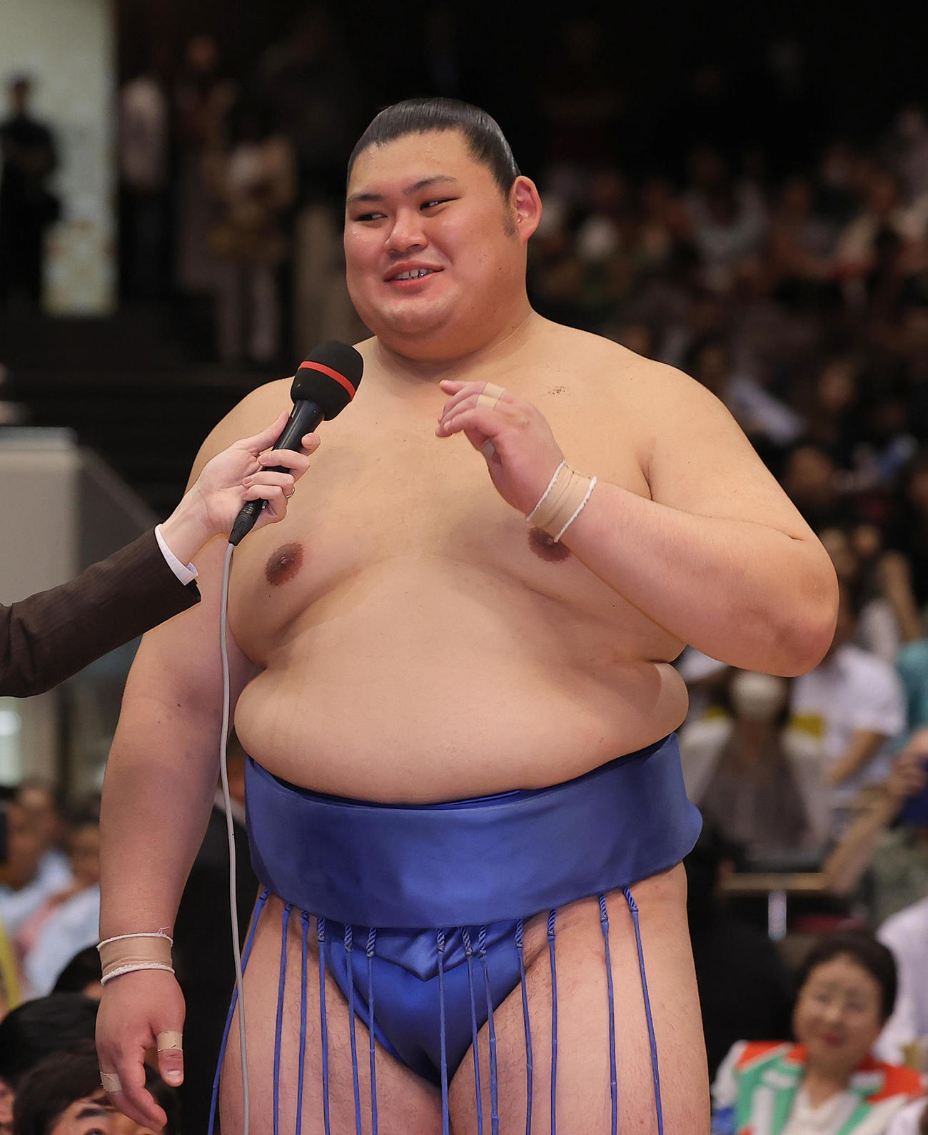 幕内優勝し、インタビューを受ける大の里（代表撮影）