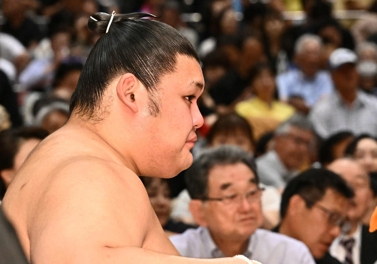 優勝を決め感極まる大の里（撮影・滝沢徹郎）