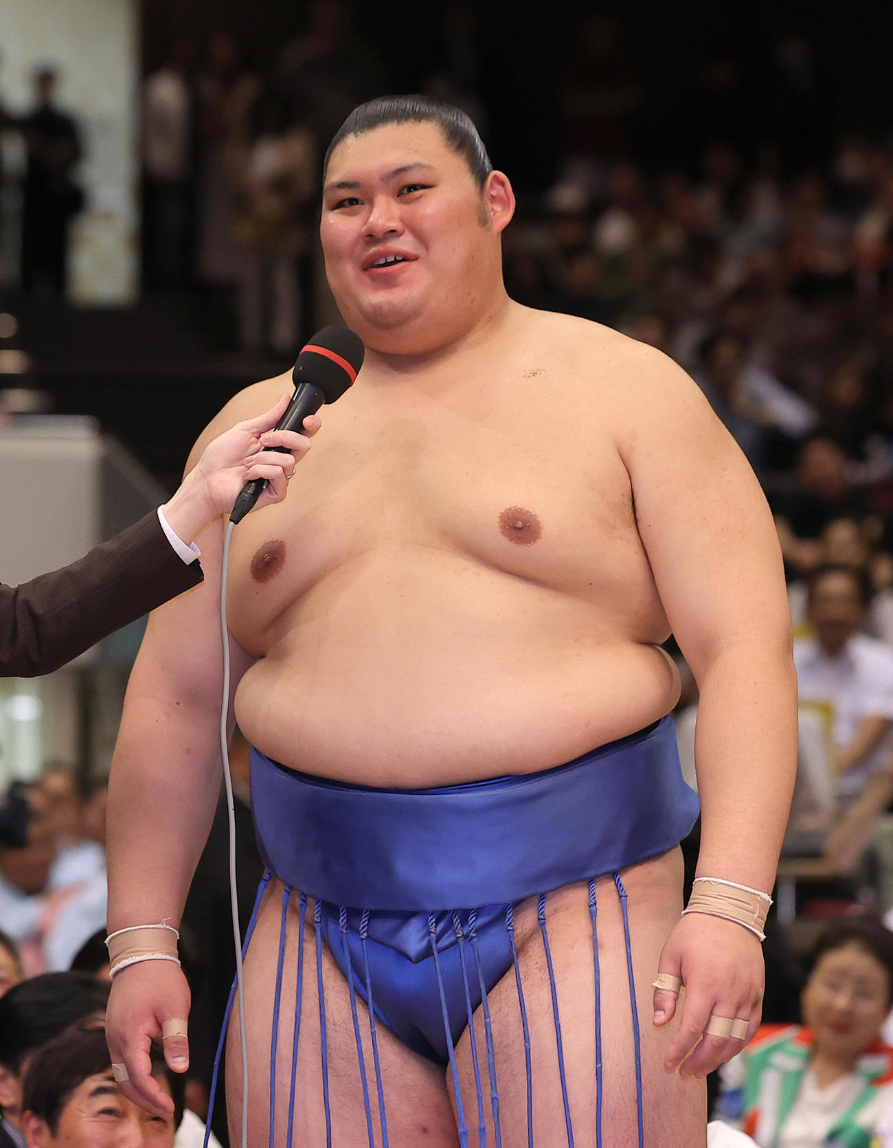 幕内優勝し、インタビューを受ける大の里（代表撮影）