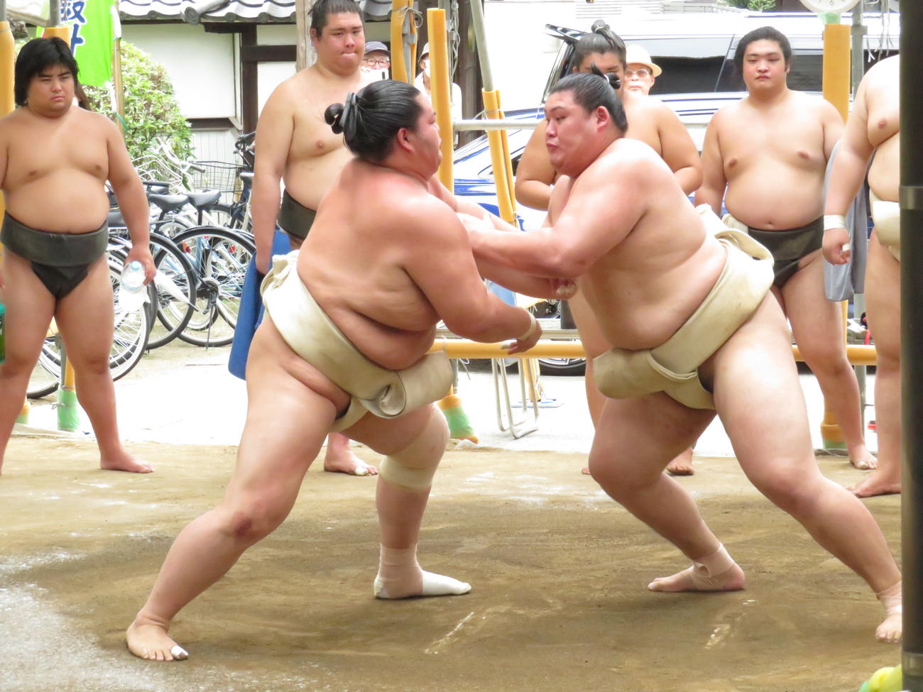 佐渡ケ嶽部屋に出稽古した大の里（手前右）は、琴桜（同左）と稽古を重ねた