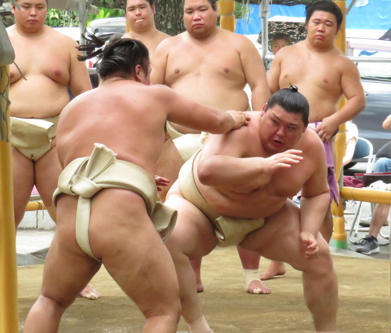 佐渡ケ嶽部屋に出稽古した大の里（手前右）は、霧島（同左）と稽古を重ねた