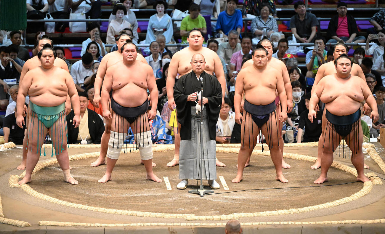 協会あいさつをする八角理事長（撮影・和賀正仁）
