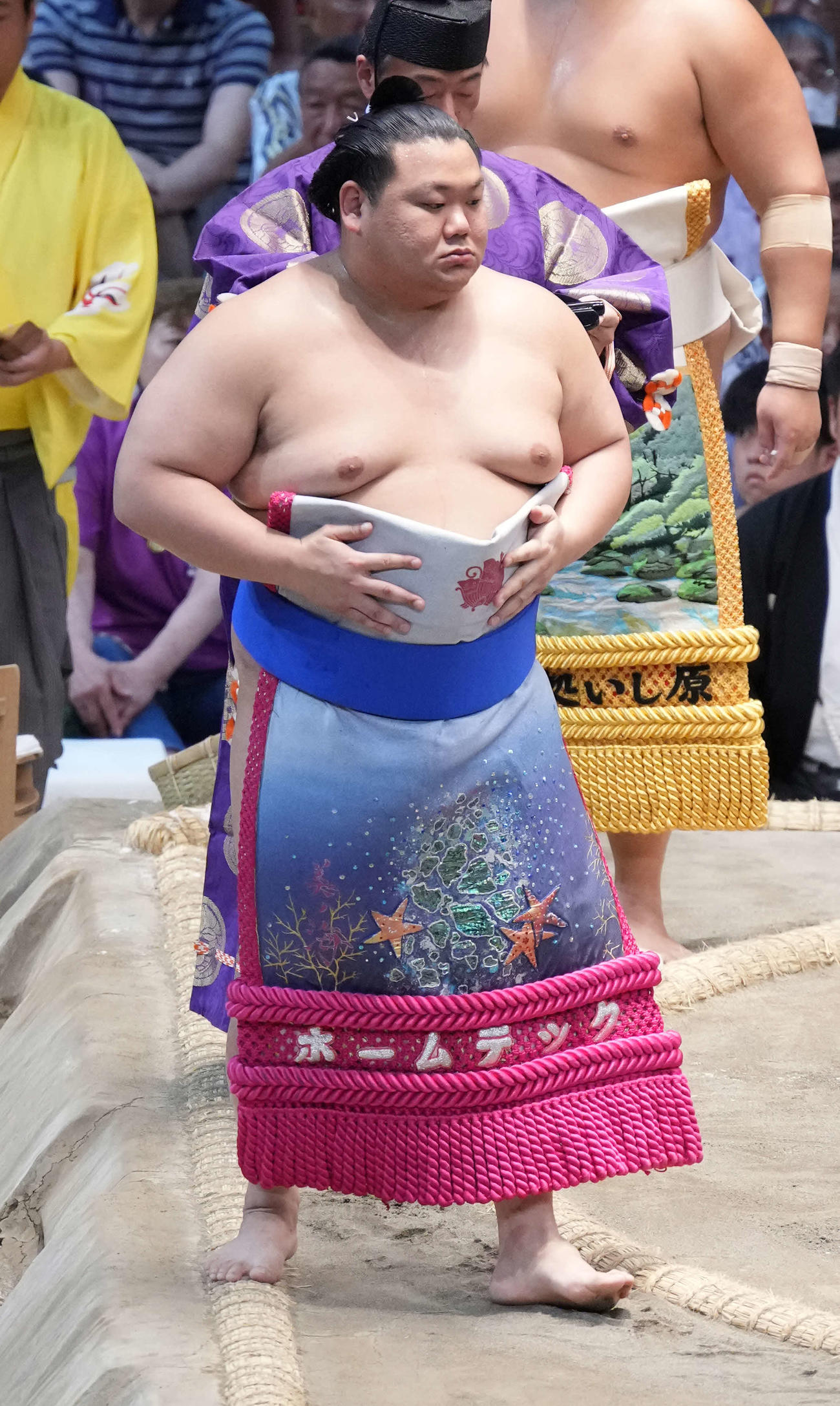 幕内土俵入りに臨む美ノ海（撮影・小沢裕）