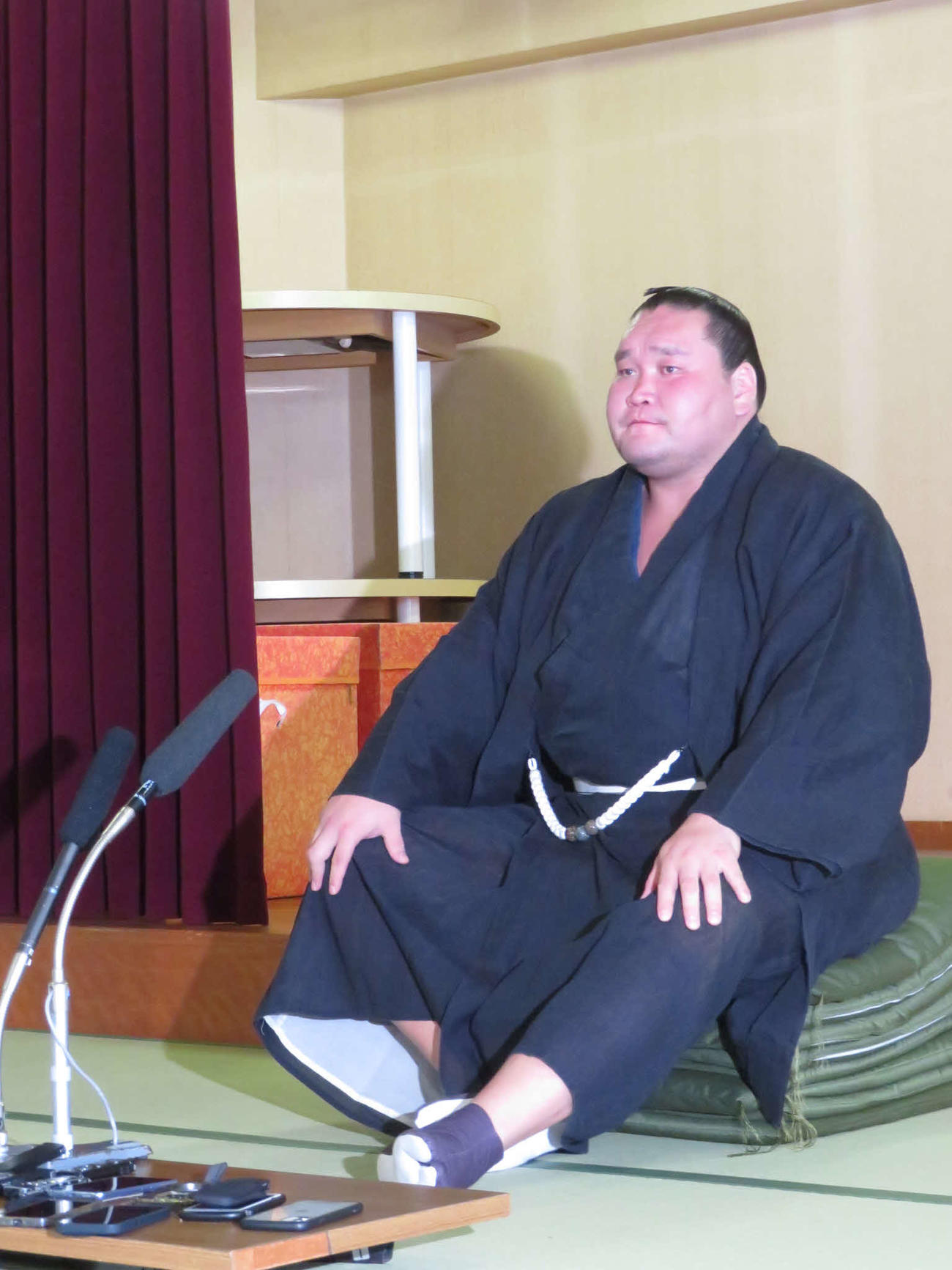 10度目の優勝を飾った名古屋場所千秋楽から一夜明けて会見した照ノ富士
