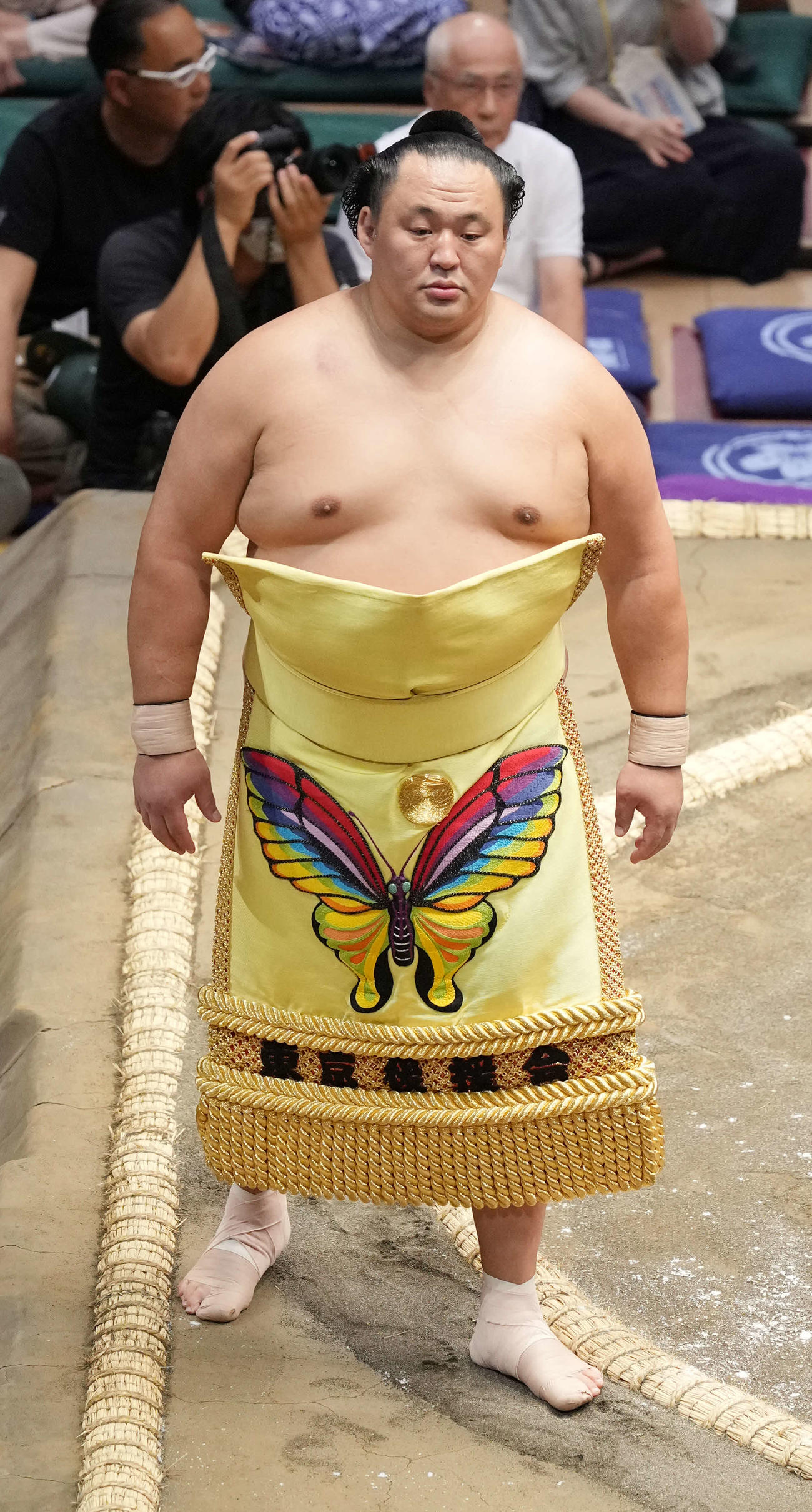 幕内土俵入りに臨む玉鷲（撮影・小沢裕）
